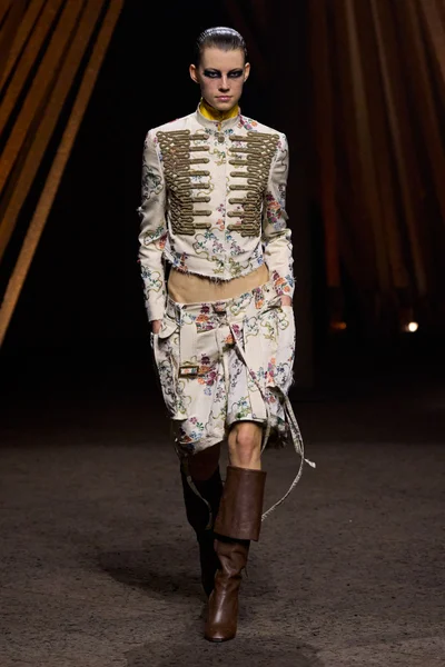 Look 28